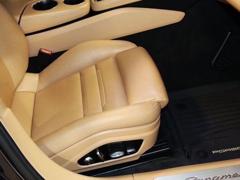 Used 2018 Porsche Panamera 4 image 76