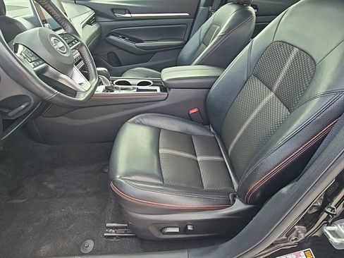 Used 2025 Nissan Altima 2.5 SR FWD image 11