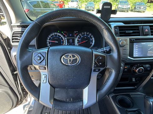 Used 2017 Toyota 4Runner SR5 Premium RWD image 26