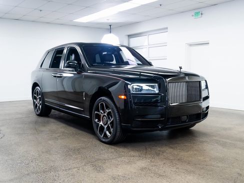 Used 2020 Rolls-Royce Cullinan Black Badge image 29