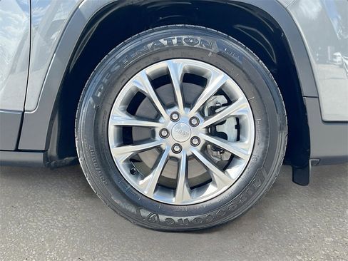 Certified 2021 Jeep Cherokee Latitude Lux image 27