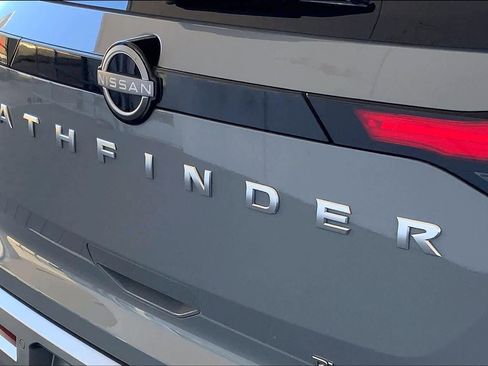 Used 2025 Nissan Pathfinder Platinum w/ Cargo Package image 33