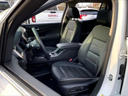 Used 2023 GMC Acadia Denali w/ Denali Ultimate Package AWD/4WD image 9