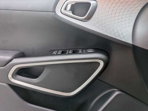 Used 2025 Kia Soul LX FWD image 24