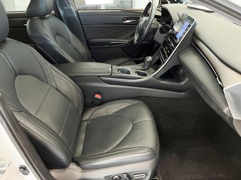 Used 2021 Toyota Avalon Limited image 34