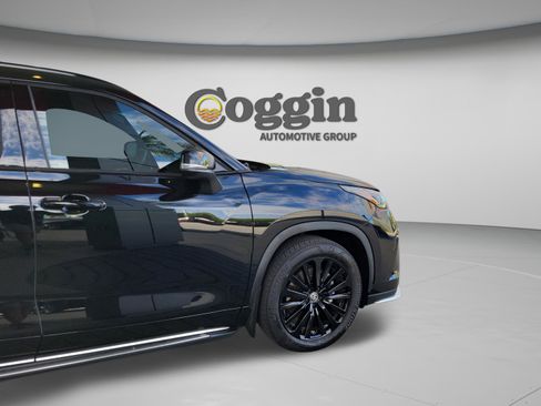 Used 2023 Toyota Highlander XSE FWD image 32