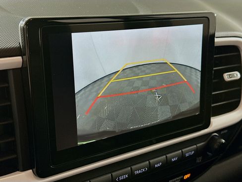 Used 2025 Hyundai Venue Limited image 22