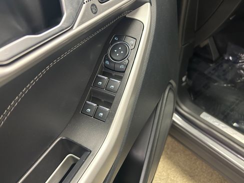Used 2023 Ford Explorer Limited AWD/4WD image 13
