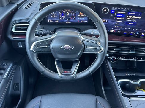 Used 2025 Chevrolet Traverse Z71 AWD/4WD image 17