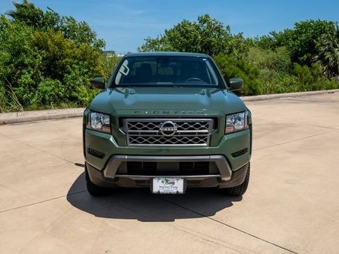 Used 2022 Nissan Frontier SV RWD image 2