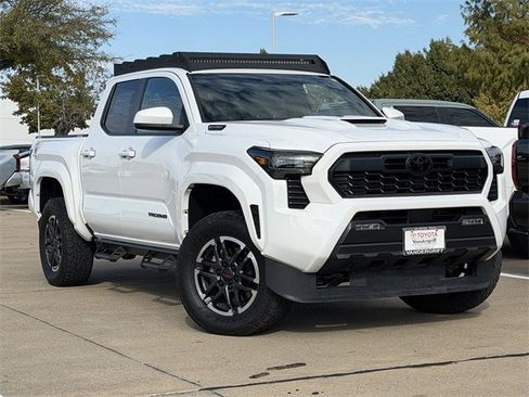 Used 2024 Toyota Tacoma TRD Sport image 2
