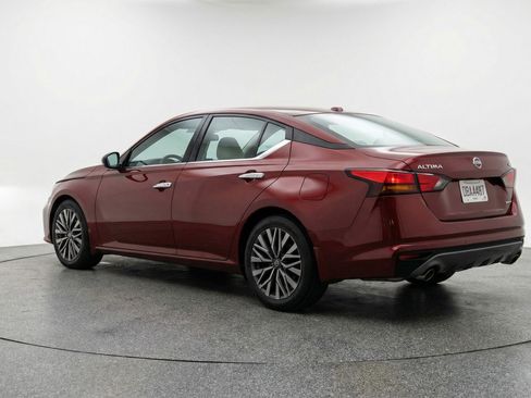 Used 2025 Nissan Altima 2.5 SV FWD image 6