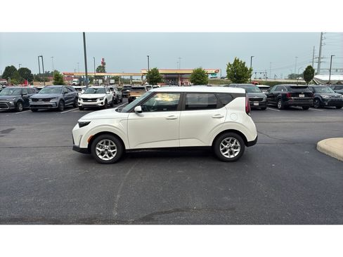 Used 2025 Kia Soul LX w/ LX Technology Package FWD image 4