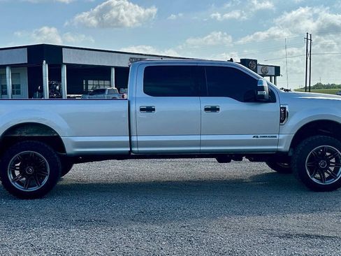Used 2019 Ford F250 XLT w/ XLT Premium Package AWD/4WD image 10
