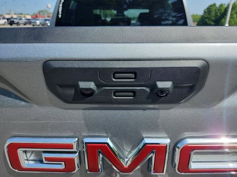 New 2026 GMC Sierra 1500 Elevation image 9