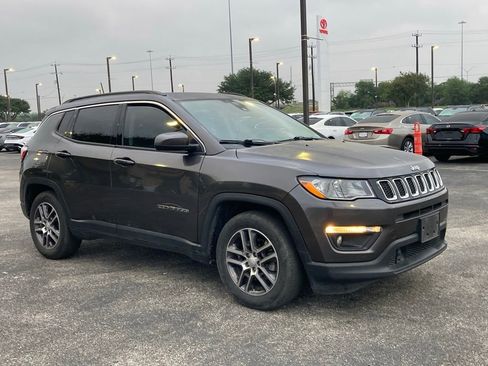 Used 2020 Jeep Compass Latitude FWD image 3