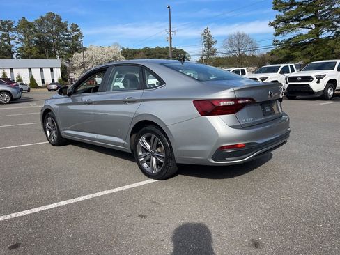 Used 2023 Volkswagen Jetta SE image 5