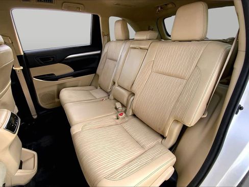 Used 2015 Toyota Highlander Plus FWD image 20