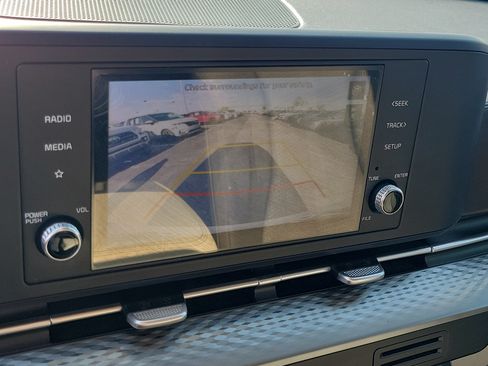 Used 2022 Kia Carnival LX FWD image 25