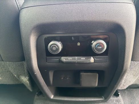 Used 2025 GMC Acadia Elevation image 31