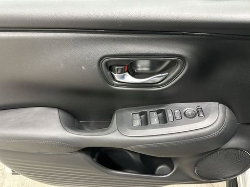 Used 2025 Honda HR-V LX image 16