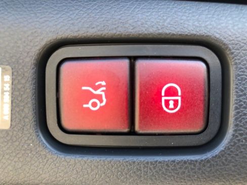 New 2025 Mercedes-Benz E 350 4MATIC Sedan image 36