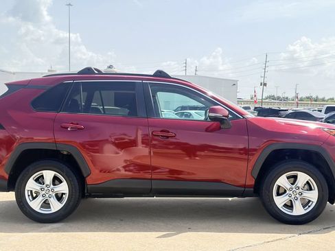 Used 2021 Toyota RAV4 XLE AWD/4WD image 6