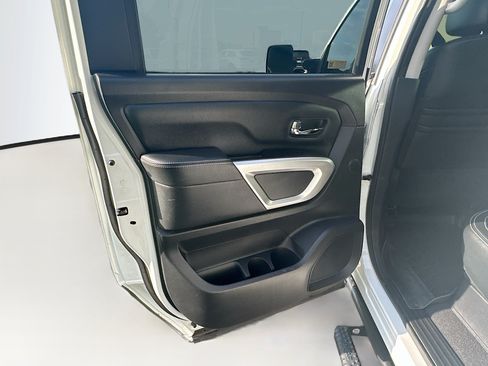 Used 2017 Nissan Titan PRO-4X w/ Pro-4x Convenience Package AWD/4WD image 27