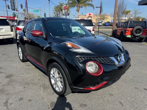 Used 2015 Nissan Juke S FWD image 2