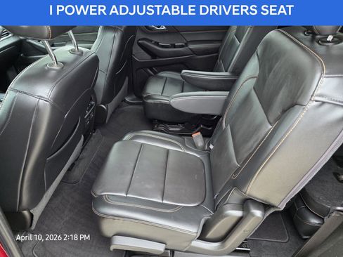 Used 2018 Chevrolet Traverse LT image 17