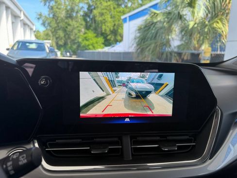 Used 2025 Chevrolet Trax LT FWD image 22