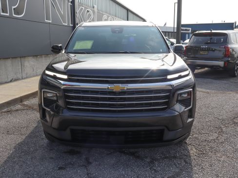 Used 2026 Chevrolet Traverse LT AWD/4WD image 2
