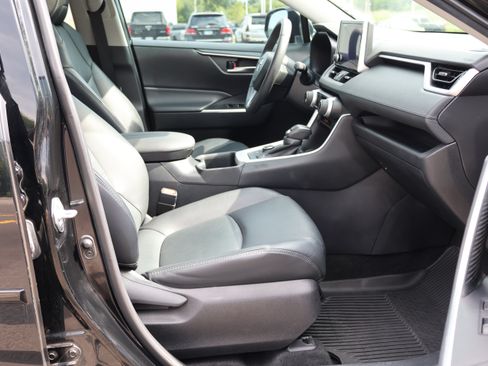 Certified 2024 Toyota RAV4 XLE Premium AWD/4WD image 39
