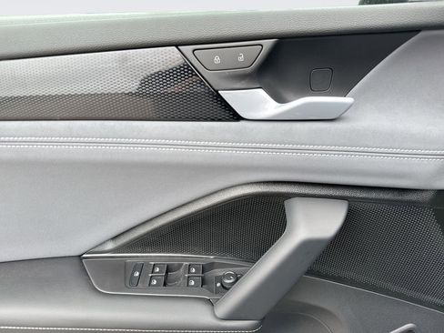 New 2026 Volkswagen Tiguan SE R-Line FWD image 15