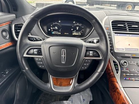 Used 2019 Lincoln Nautilus Reserve image 21