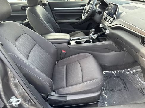 Used 2023 Nissan Altima 2.5 SV FWD image 16