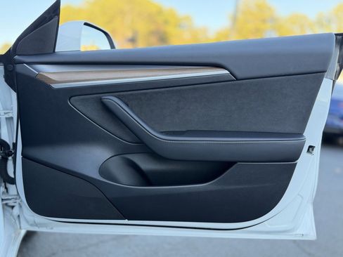 Used 2023 Tesla Model 3 Standard Range image 34