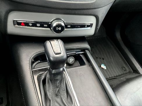 Used 2021 Volvo XC90 T5 Momentum w/ Protection Package Premier image 30