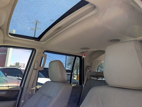 Used 2016 Lincoln Navigator Select image 20
