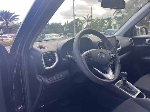 Used 2023 Hyundai Venue SE image 20