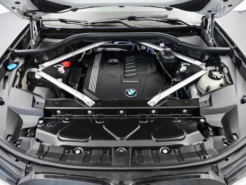 Used 2021 BMW X7 xDrive40i w/ M Sport Package AWD/4WD image 13