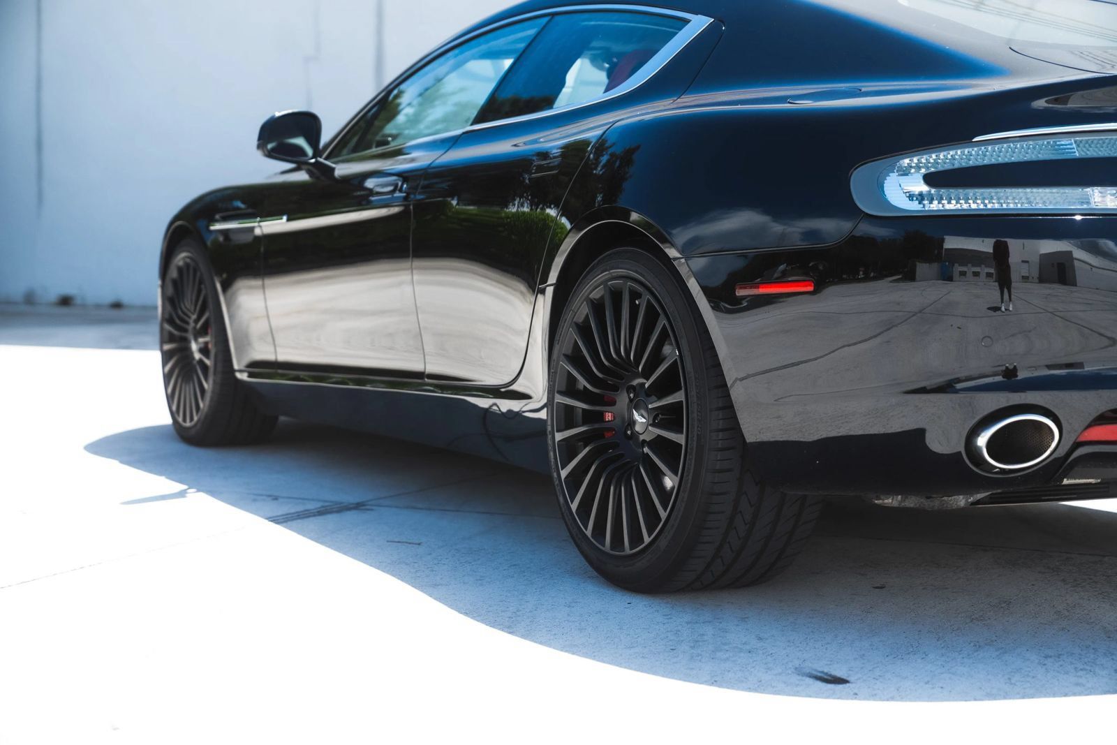 Used 2011 Aston Martin Rapide RWD image 9