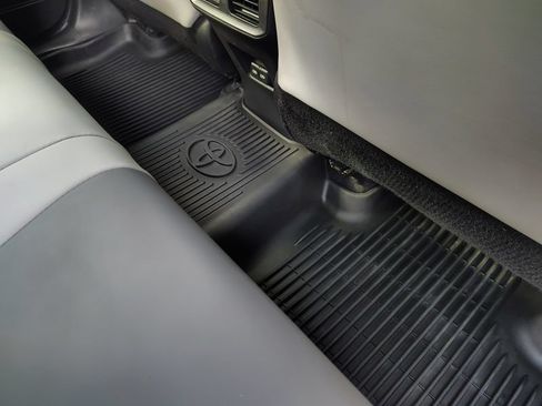 Used 2022 Toyota RAV4 XLE Premium AWD/4WD image 27
