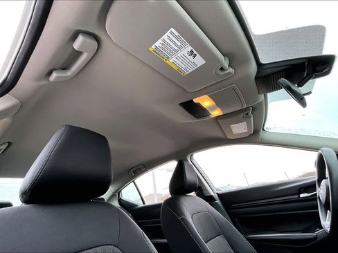 Used 2025 Nissan Altima 2.5 SV image 13