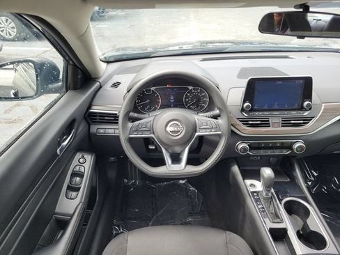 Used 2024 Nissan Altima 2.5 SV FWD image 9