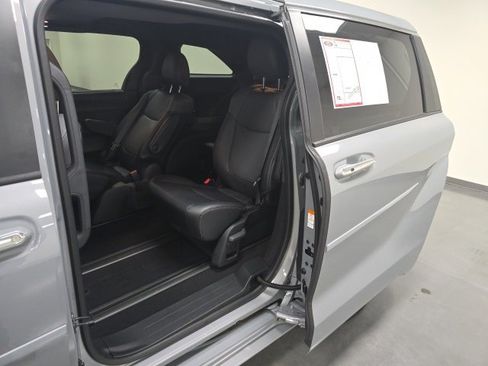 Certified 2023 Toyota Sienna XLE Woodland Edition image 13