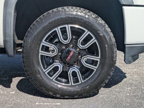 Used 2021 GMC Sierra 2500 AT4 w/ AT4 Premium Plus Package image 11