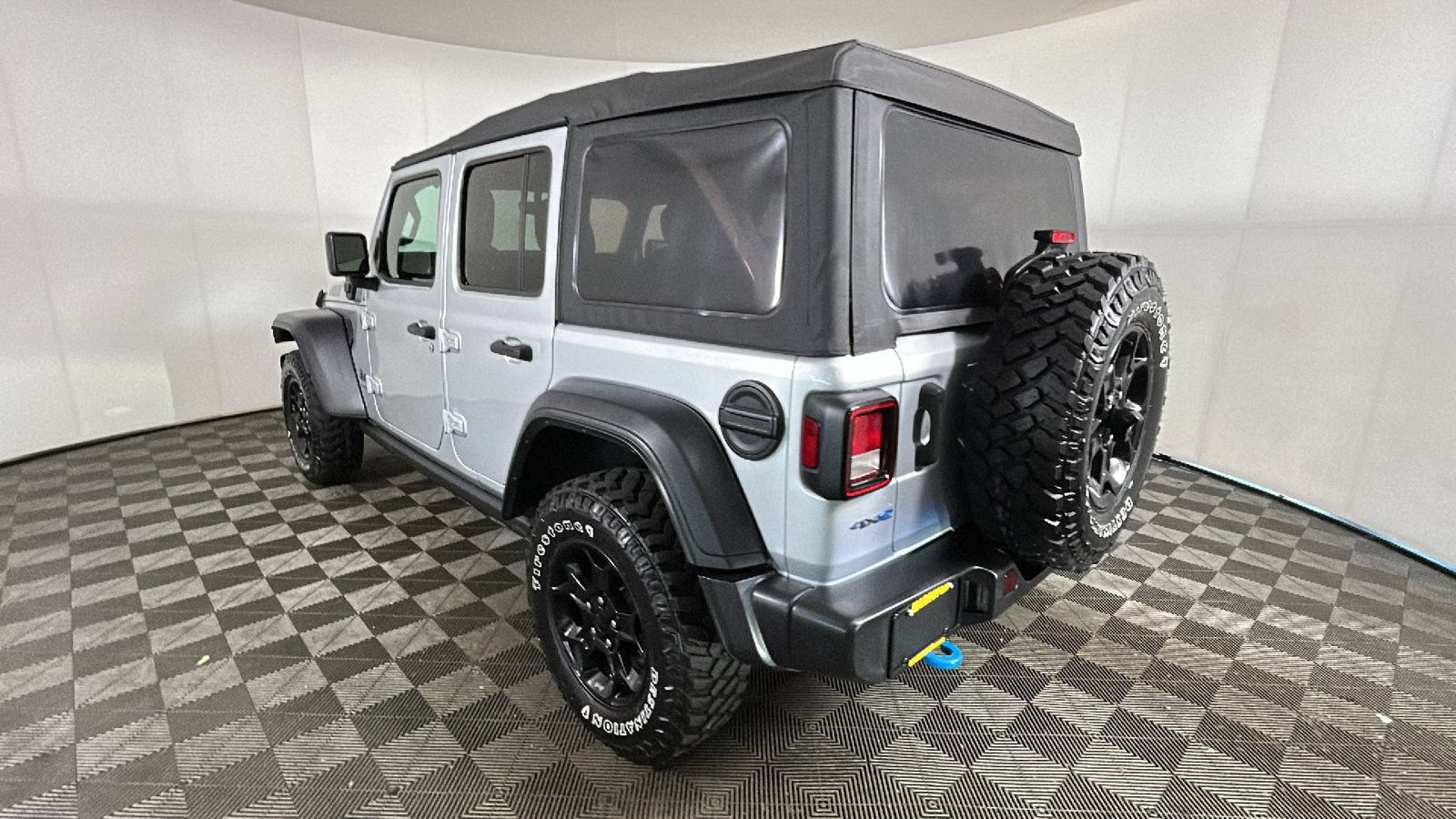 Used 2023 Jeep Wrangler Unlimited w/ Cold Weather Group AWD/4WD image 5
