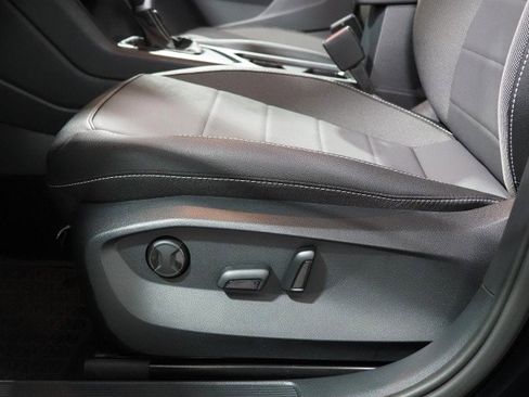 Used 2024 Volkswagen Taos SE image 55