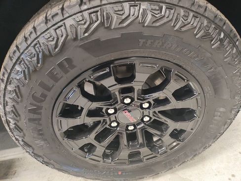 New 2026 GMC Canyon Elevation w/ Convenience Package image 4